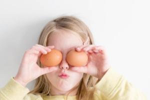 Child, eggs