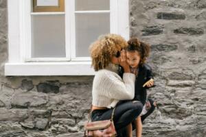 Klare Kommunikation – Mutter und Tochter