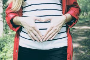 Schwanderschft _ Frau mit Babybauch