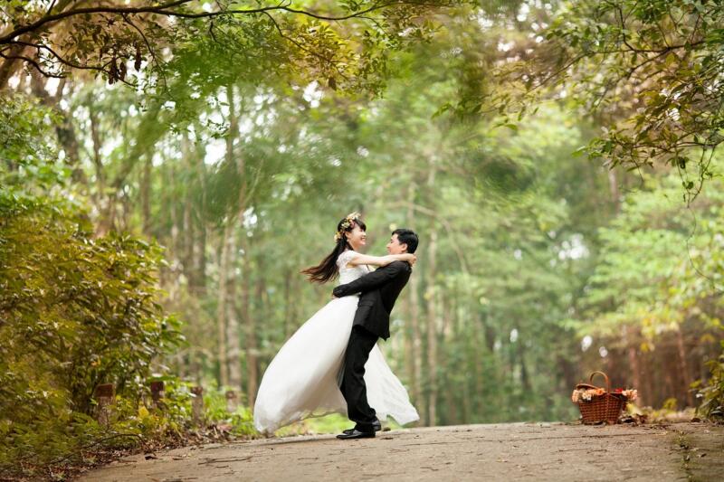 Wedding photo in the woodlands